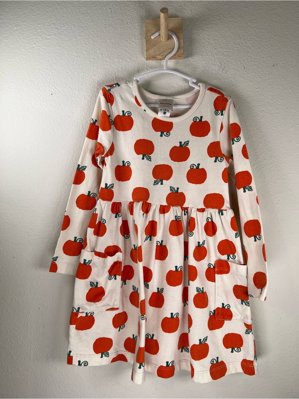 Hanna Andersson Cream Dress with Orange Pumpkin Print Size 4/100cm